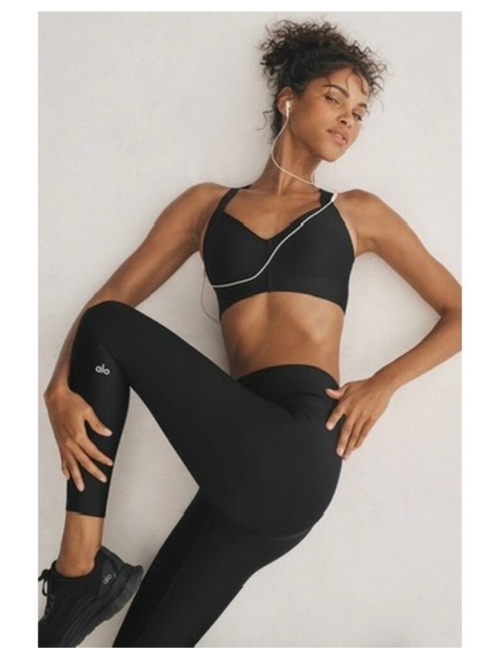 ALO Yoga High-Waist Airlift Leggings in Black